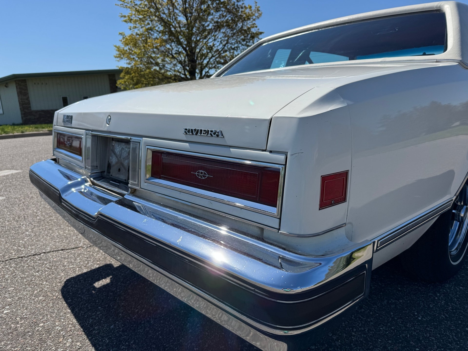 Buick-Riviera-1977-Coupe-24