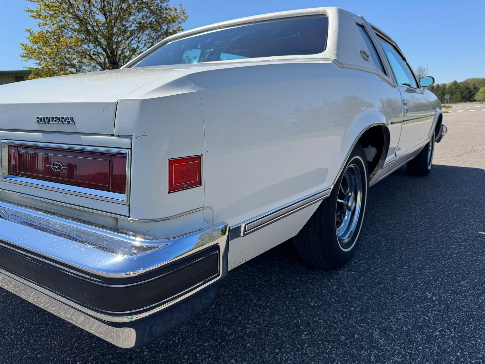 Buick-Riviera-1977-Coupe-25