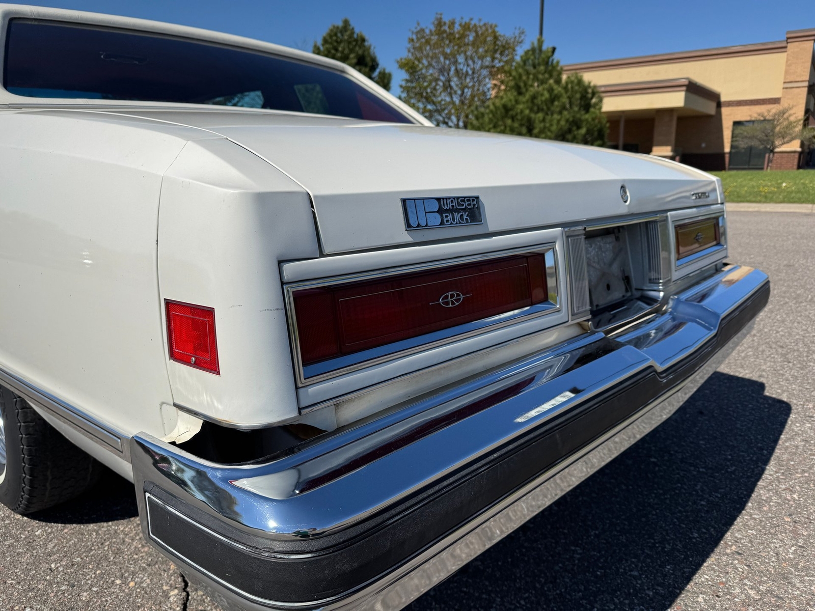 Buick-Riviera-1977-Coupe-28