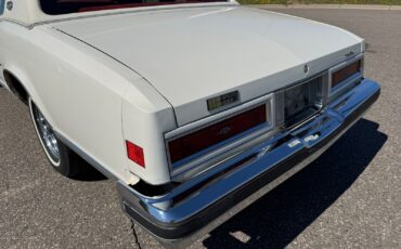 Buick-Riviera-1977-Coupe-30