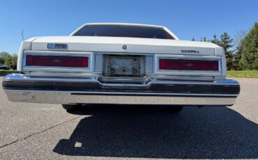 Buick-Riviera-1977-Coupe-31