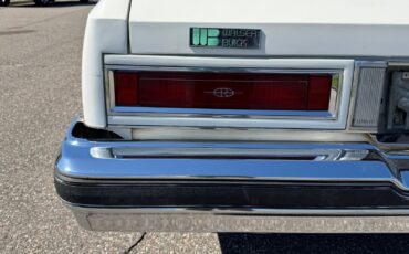 Buick-Riviera-1977-Coupe-32