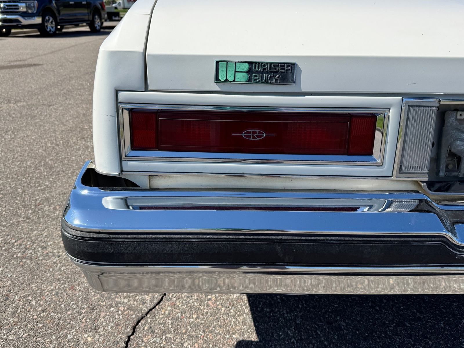 Buick-Riviera-1977-Coupe-32