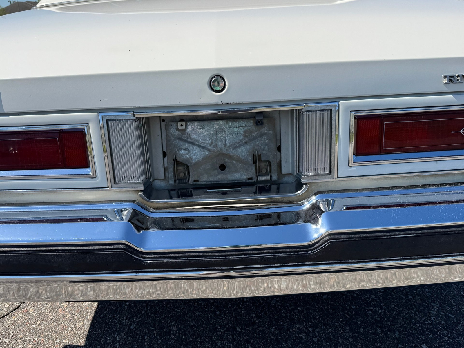 Buick-Riviera-1977-Coupe-33