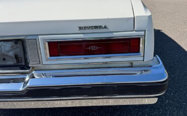 Buick-Riviera-1977-Coupe-34