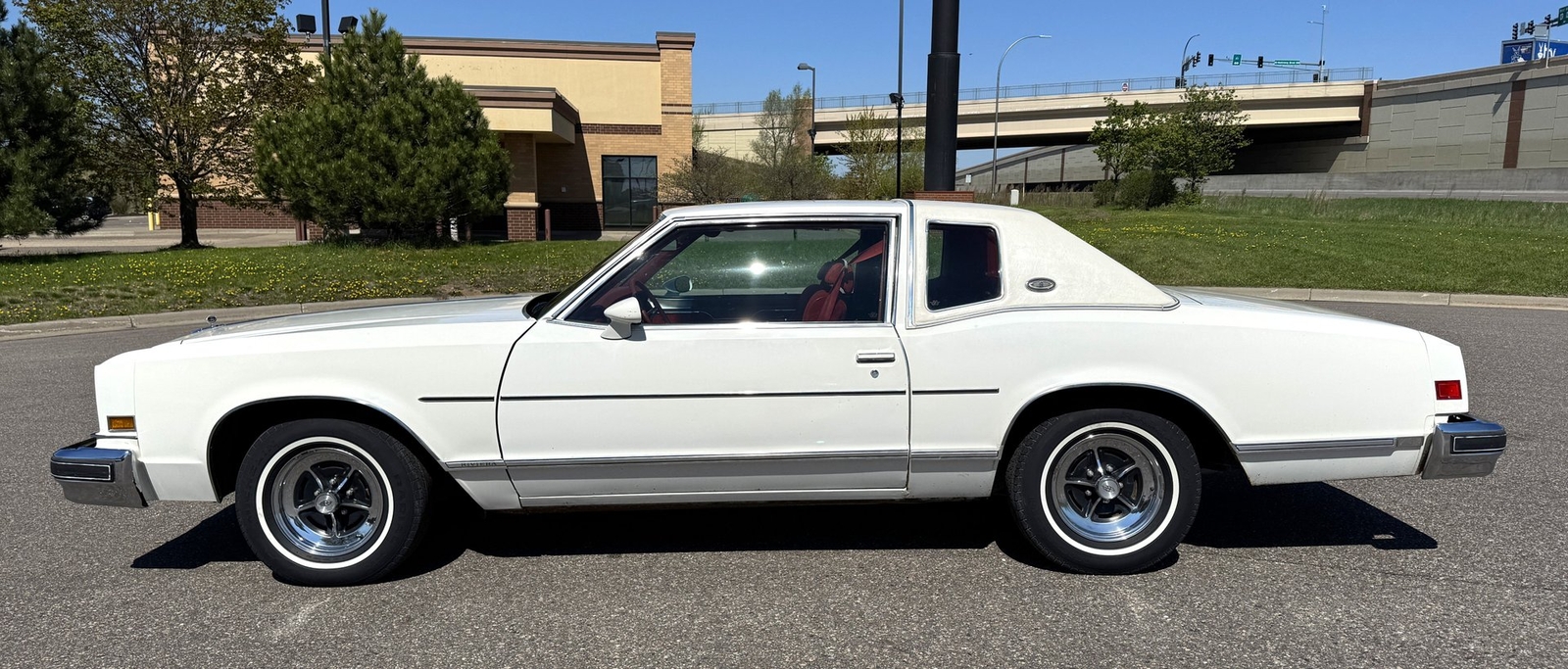 Buick-Riviera-1977-Coupe-6