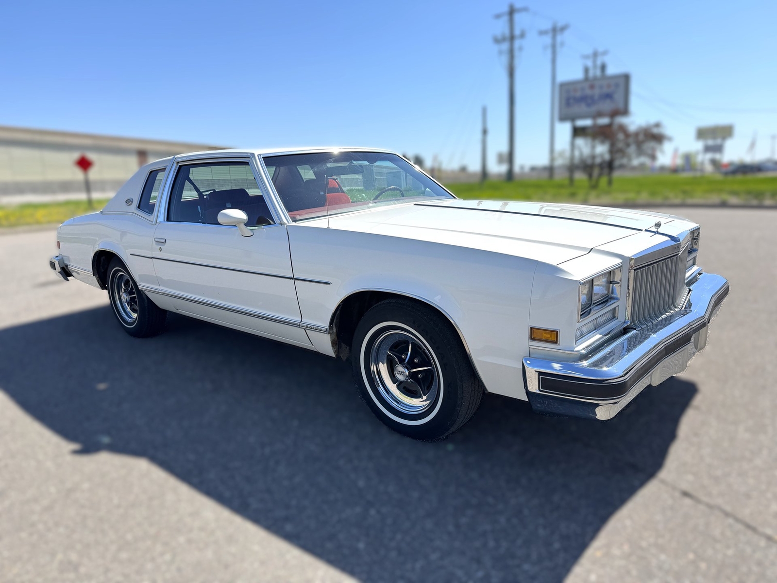 Buick-Riviera-1977-Coupe