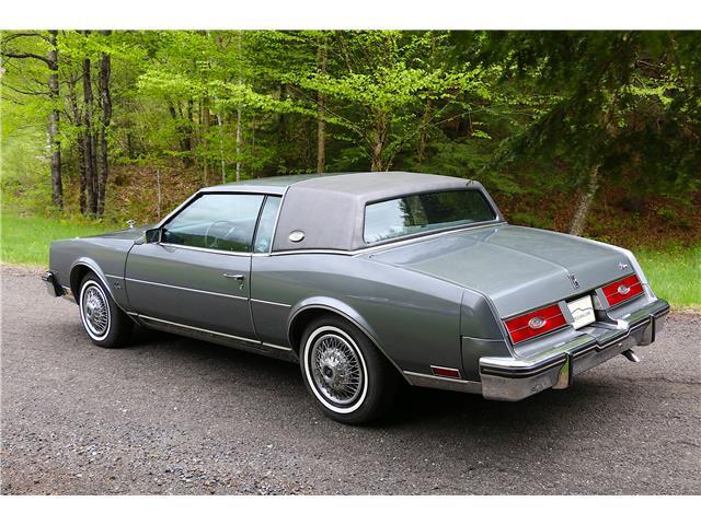 Buick-Riviera-1985-COUPE-10
