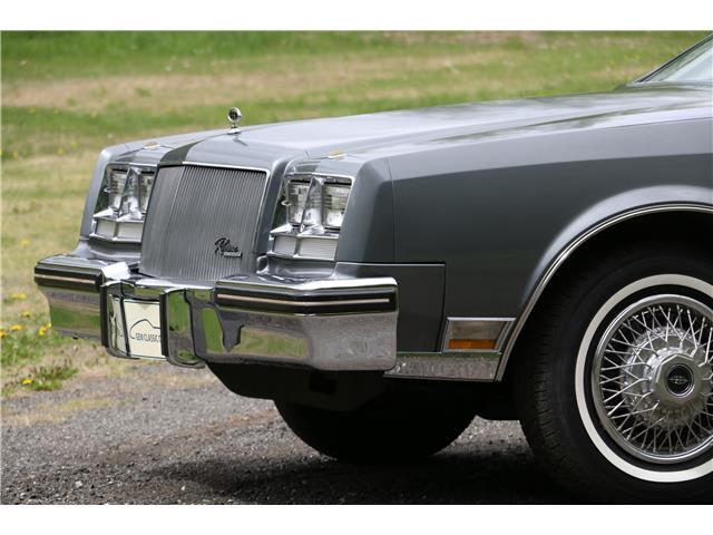 Buick-Riviera-1985-COUPE-11