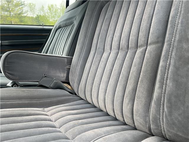 Buick-Riviera-1985-COUPE-16