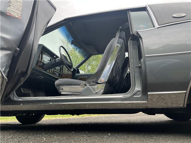 Buick-Riviera-1985-COUPE-17