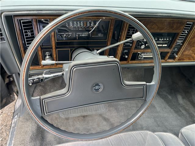 Buick-Riviera-1985-COUPE-18