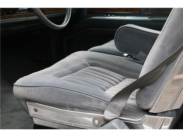 Buick-Riviera-1985-COUPE-21