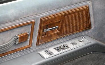 Buick-Riviera-1985-COUPE-23