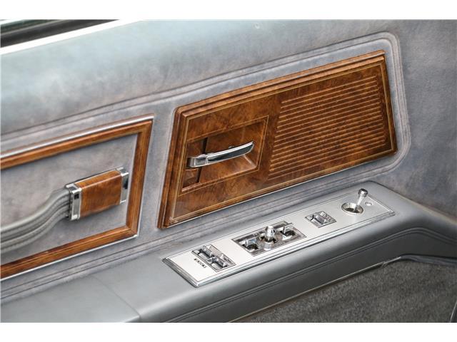 Buick-Riviera-1985-COUPE-23