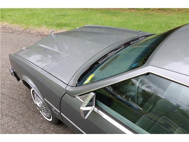 Buick-Riviera-1985-COUPE-7