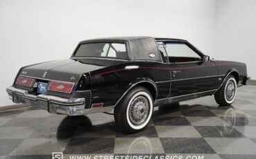 Buick-Riviera-1985-Hardtop-11