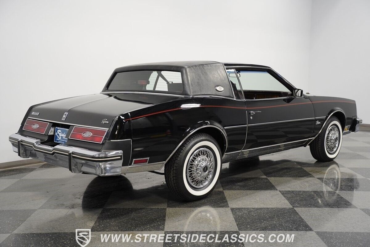 Buick-Riviera-1985-Hardtop-11