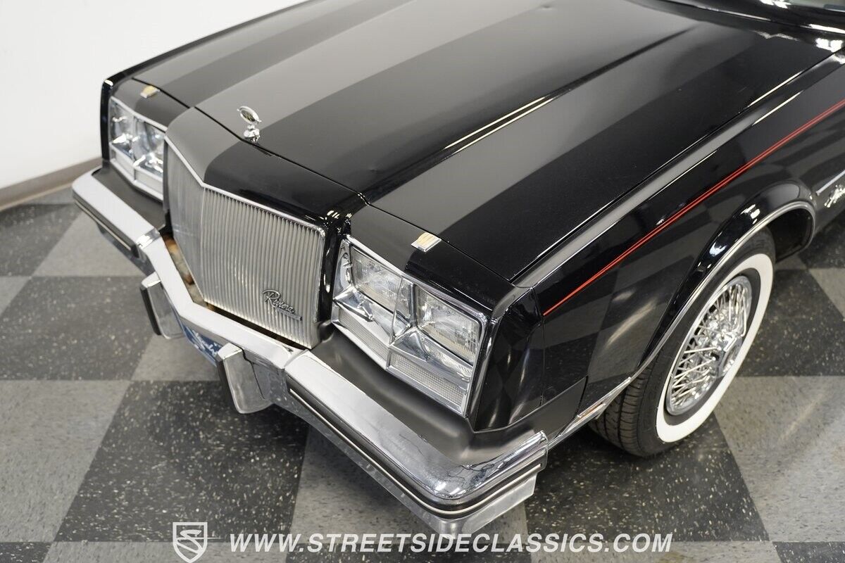 Buick-Riviera-1985-Hardtop-17