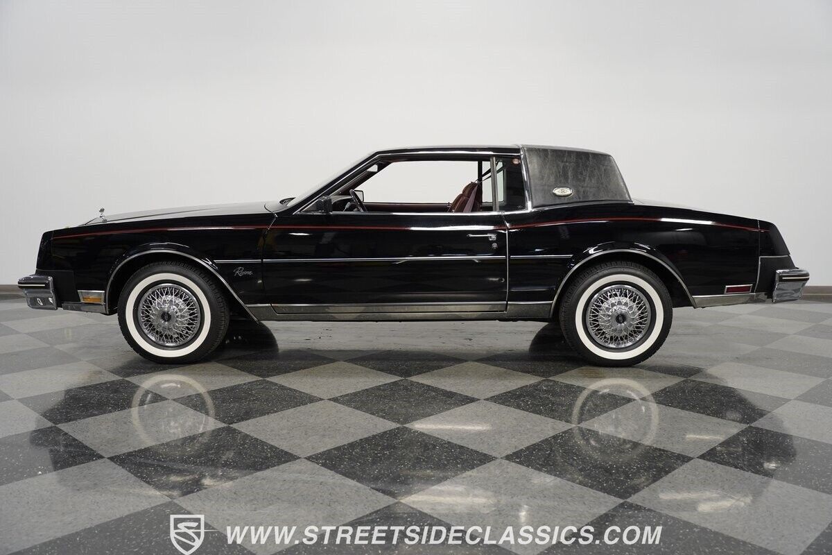 Buick-Riviera-1985-Hardtop-2