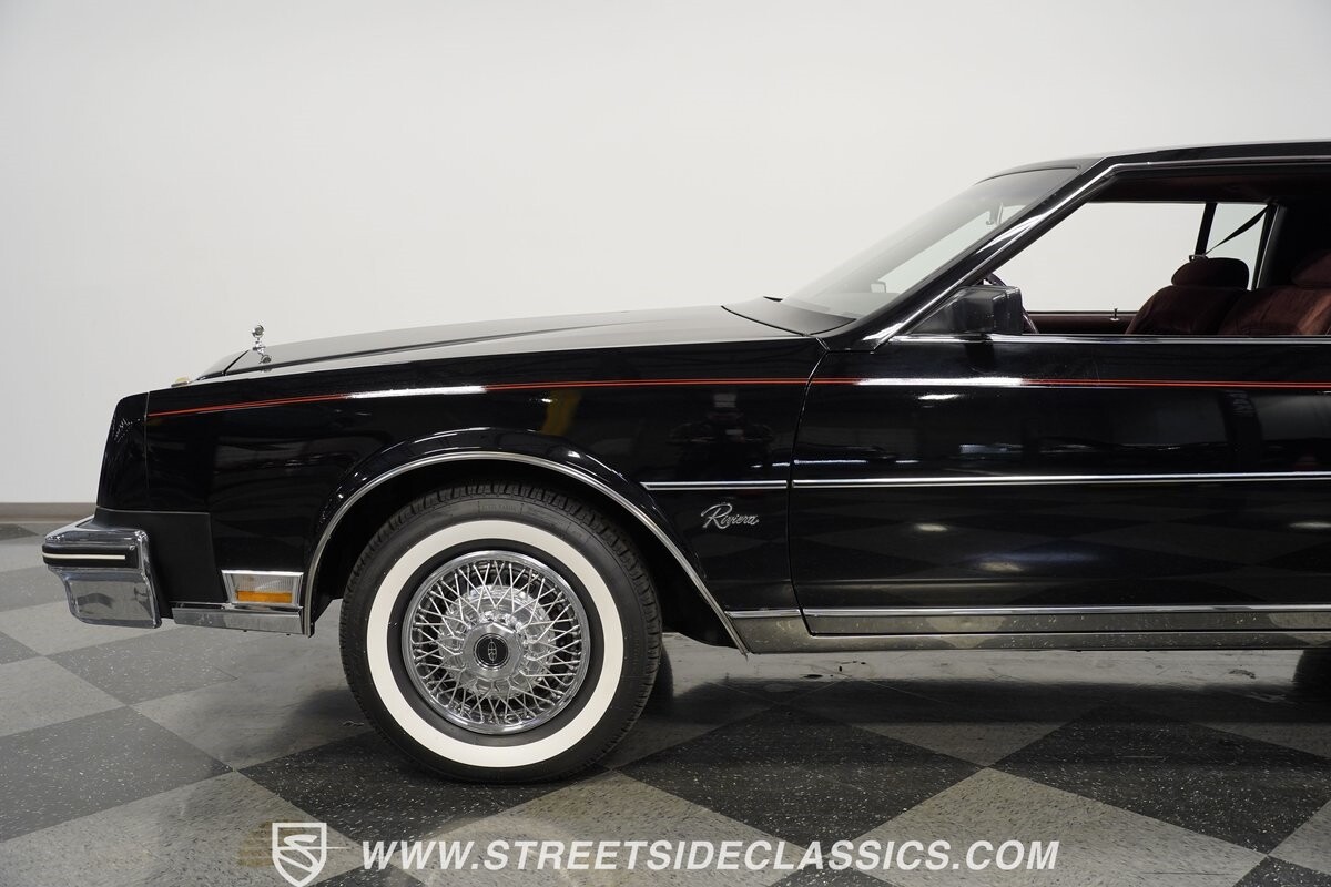 Buick-Riviera-1985-Hardtop-20