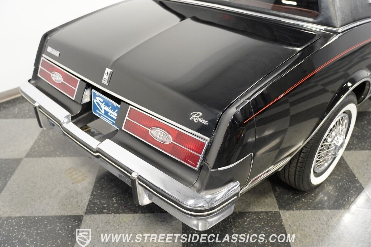 Buick-Riviera-1985-Hardtop-23