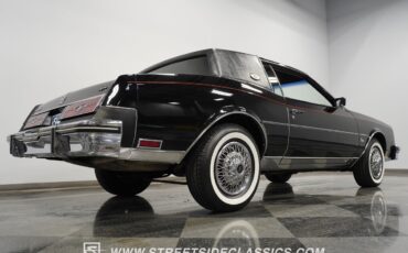 Buick-Riviera-1985-Hardtop-24