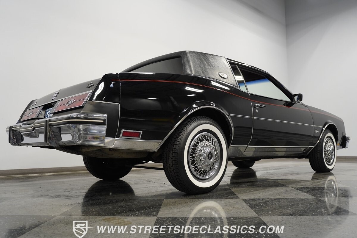 Buick-Riviera-1985-Hardtop-24