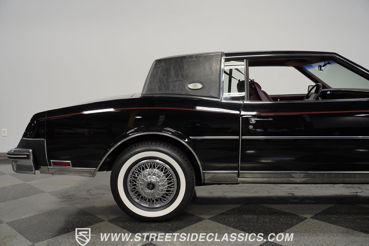 Buick-Riviera-1985-Hardtop-26