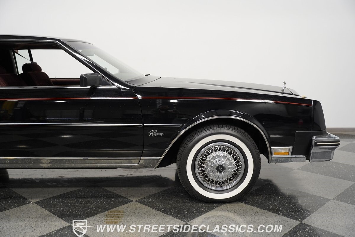 Buick-Riviera-1985-Hardtop-27