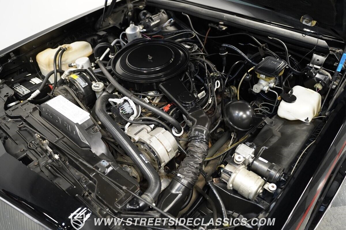 Buick-Riviera-1985-Hardtop-3