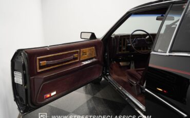 Buick-Riviera-1985-Hardtop-32