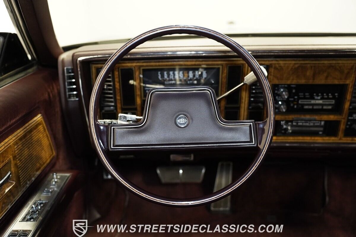 Buick-Riviera-1985-Hardtop-35