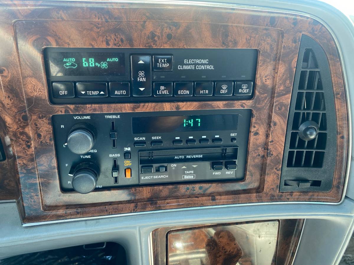 Buick-Riviera-1991-brown-10