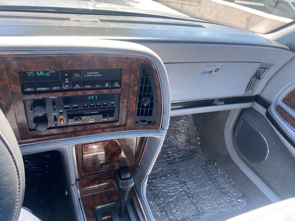 Buick-Riviera-1991-brown-12