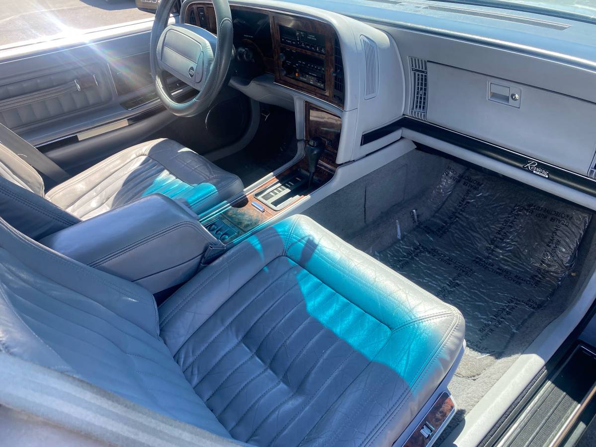 Buick-Riviera-1991-brown-14