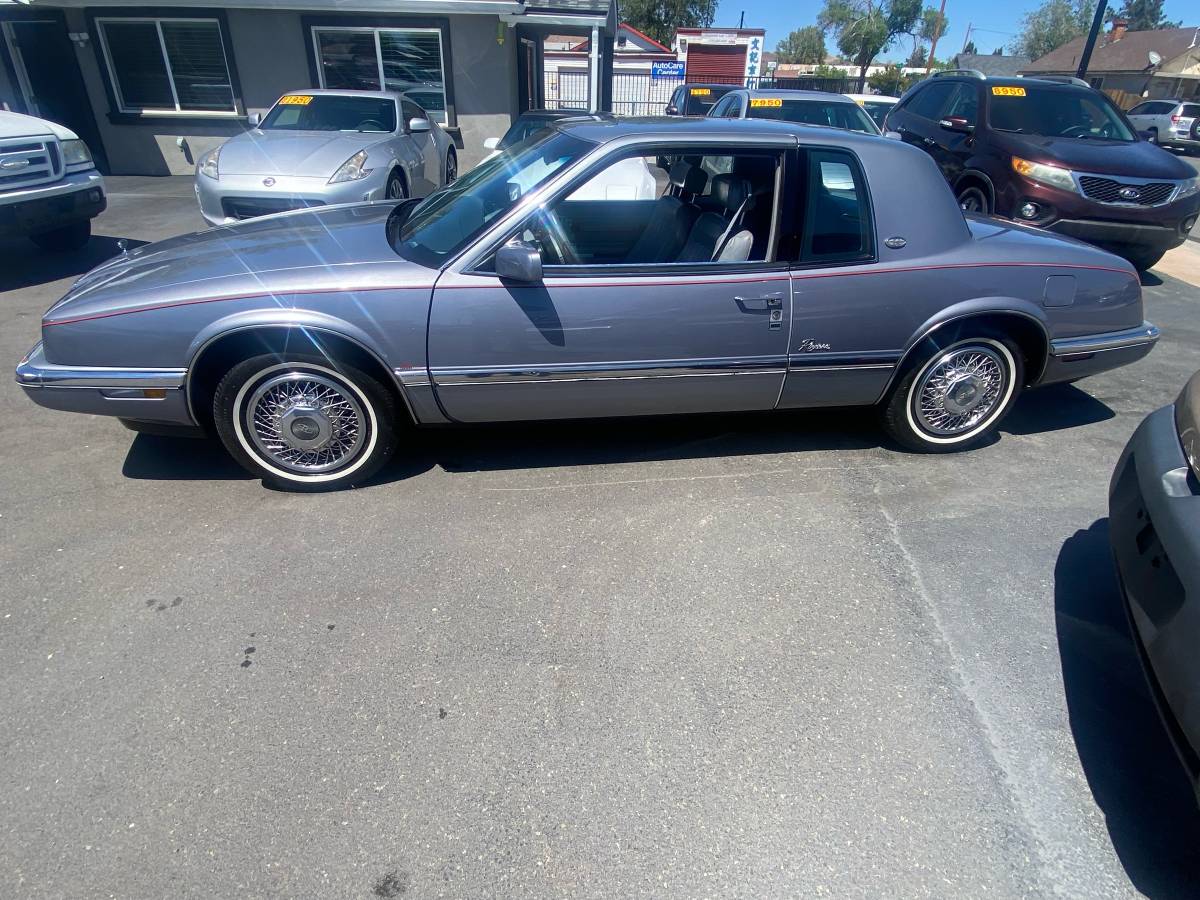 Buick-Riviera-1991-brown-2