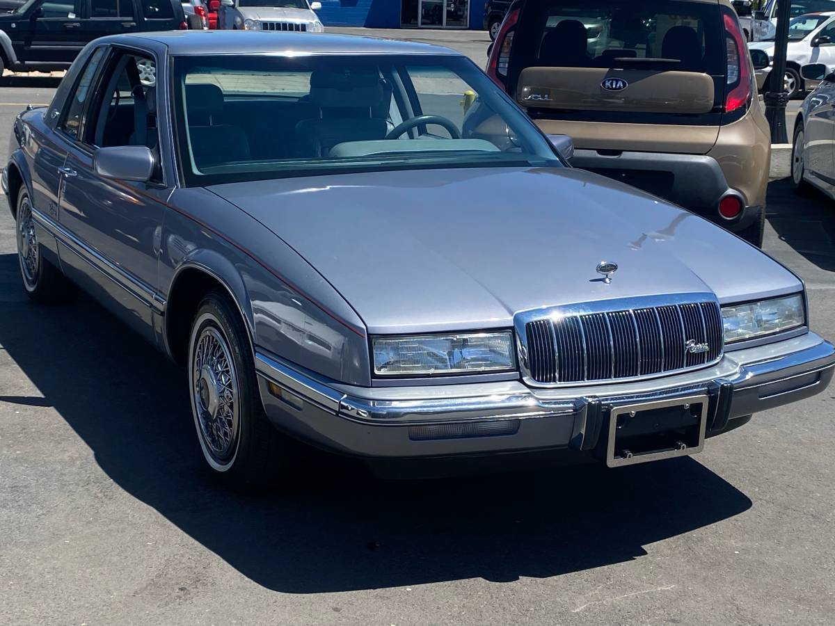 Buick-Riviera-1991-brown-3