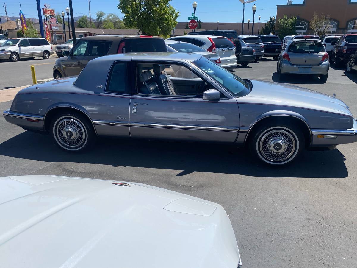 Buick-Riviera-1991-brown-4