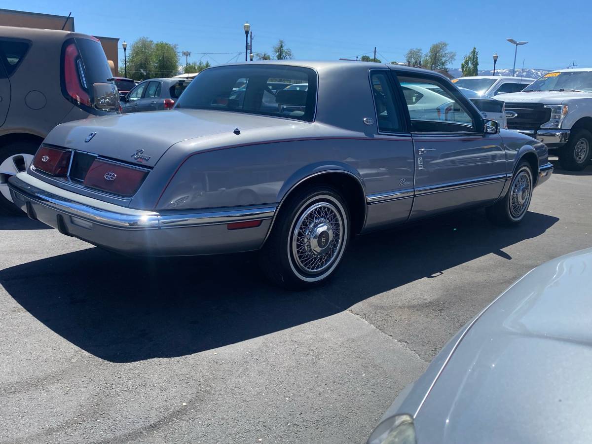 Buick-Riviera-1991-brown-8