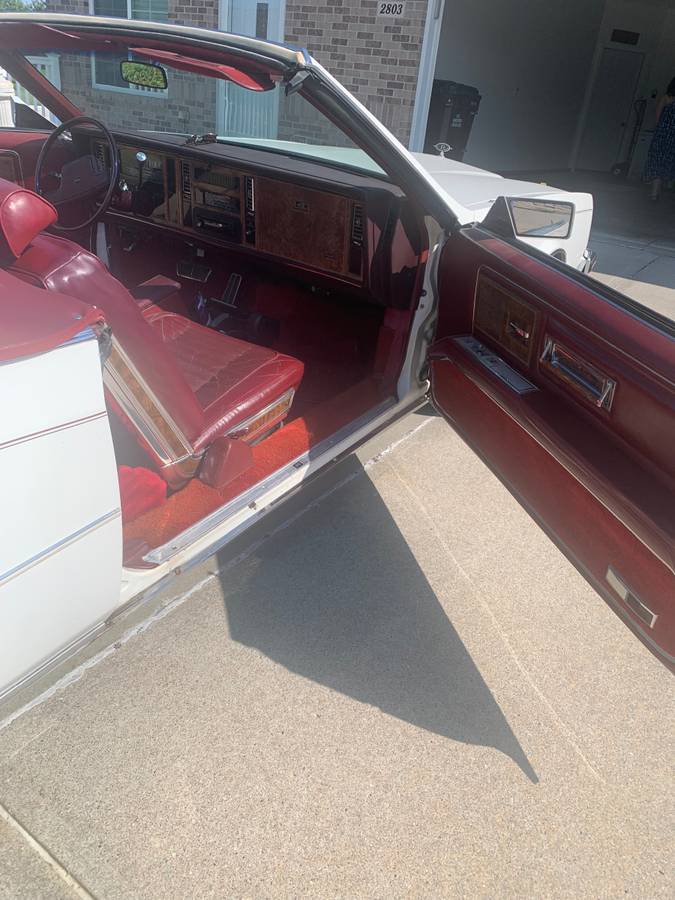 Buick-Riviera-convertible-1982-white-10