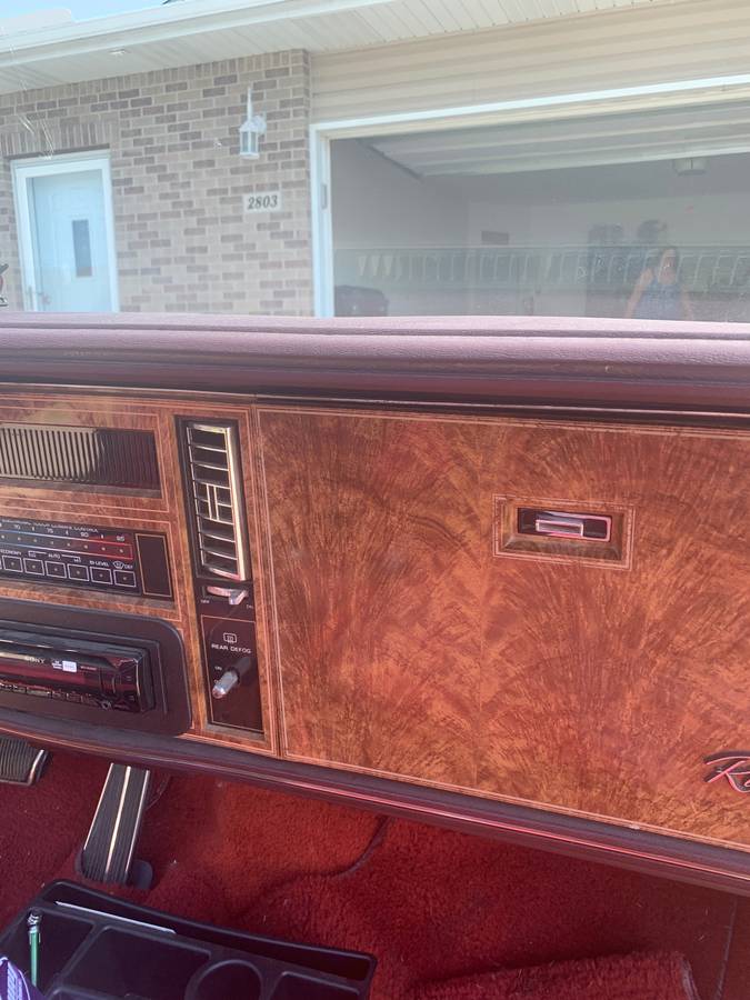 Buick-Riviera-convertible-1982-white-16
