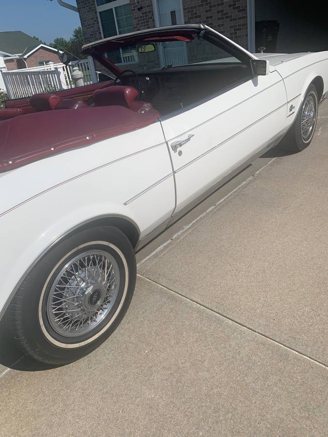 Buick-Riviera-convertible-1982-white-9