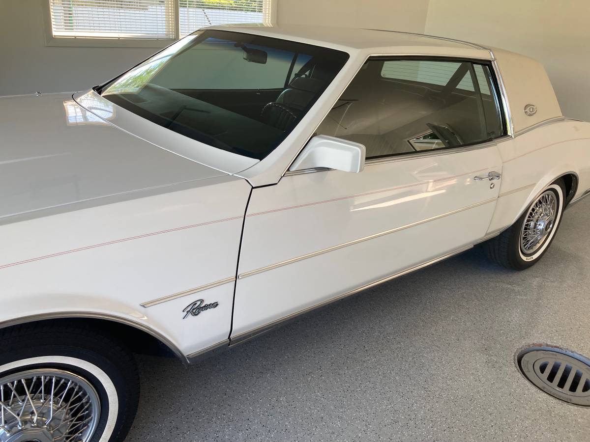 Buick-Riviera-luxury-1985-white-1