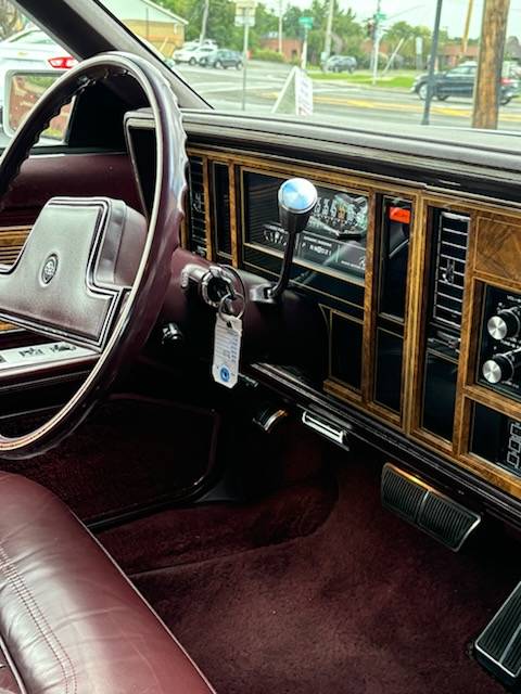 Buick-Riviera-luxury-1985-white-10