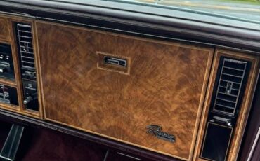 Buick-Riviera-luxury-1985-white-13