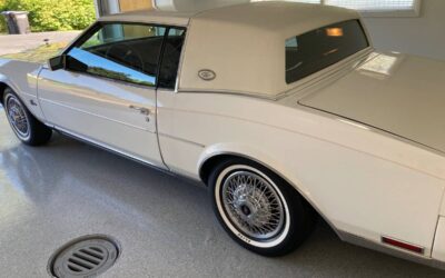 Buick Riviera luxury  1985 white