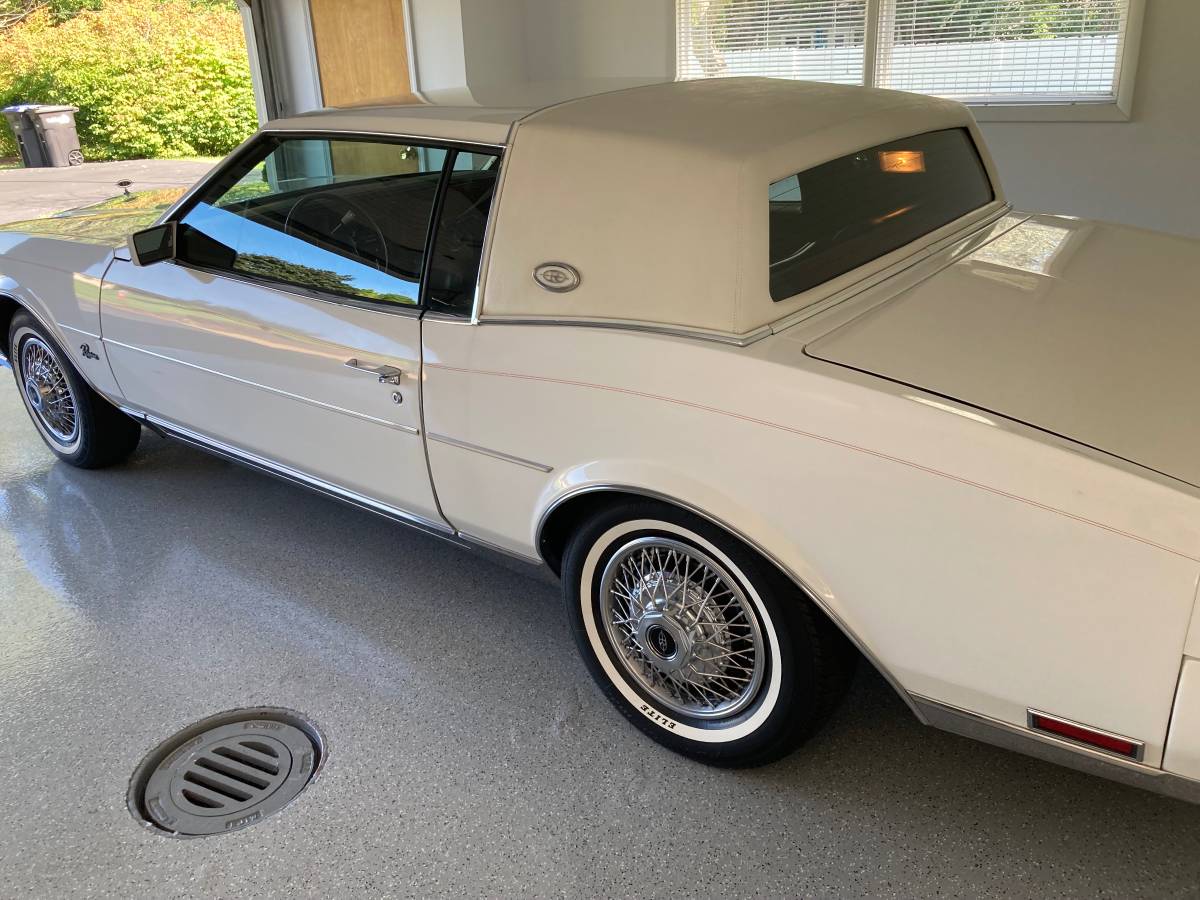 Buick-Riviera-luxury-1985-white
