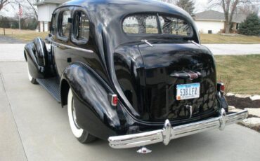 Buick-Roadmaster-1937-10