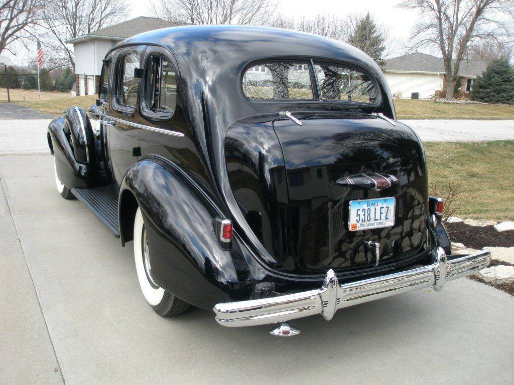 Buick-Roadmaster-1937-10